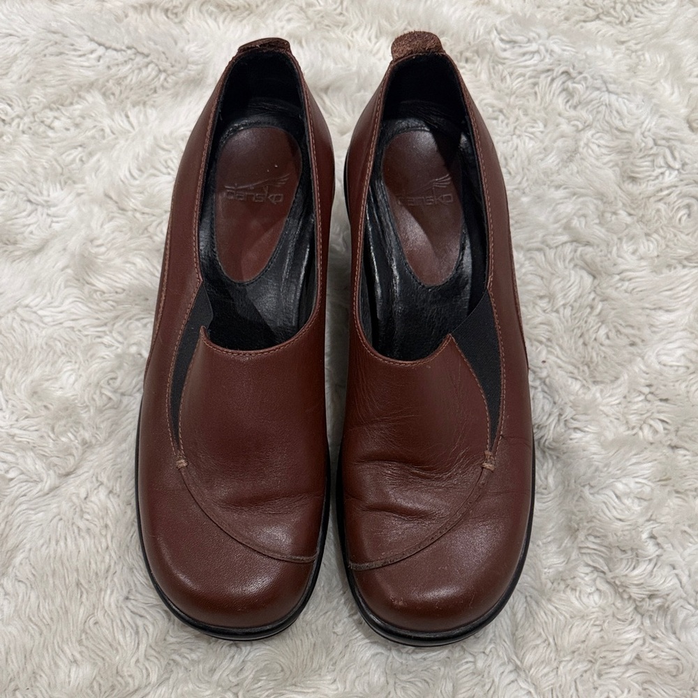 Dansko brown leather slip-on comfort shoes or clogs Woman's Size 37‎ or 6.5 - 7